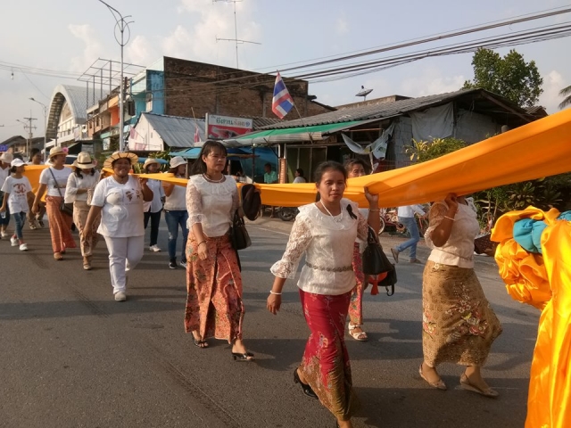 แห่ผ้าห่มธาตุน้อยบูชาพ่อท่านคล้ายประจำปี 2561